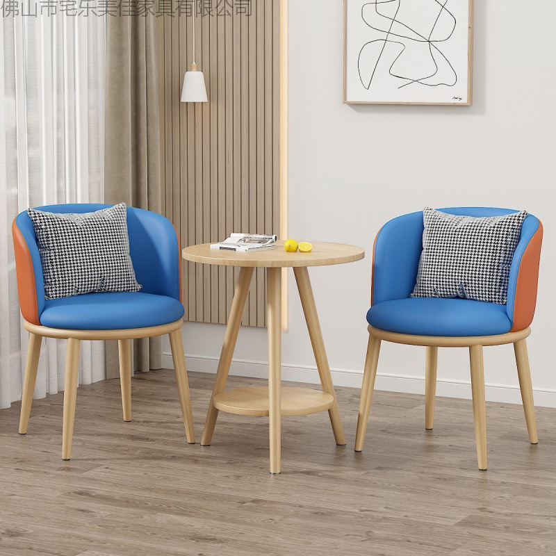 Mesa y silla de ocio balcón sala de estar de lujo ligera mesa y silla combinación de hotel de alojamiento residencial negociación en línea mesa y silla set de tres piezas