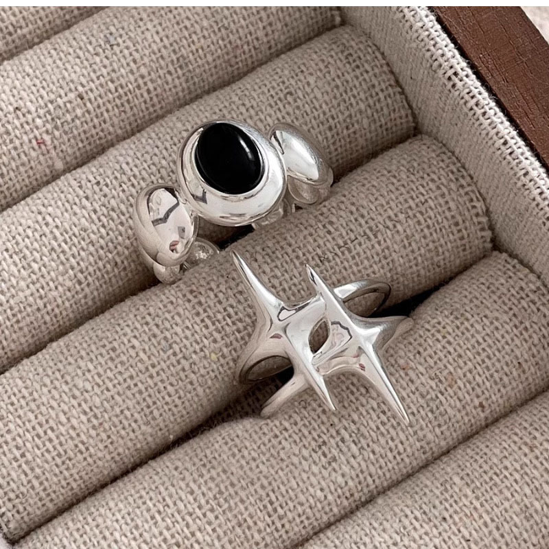 Minimalist Open Star Ring For Women Black Designer Ring Elegant_voghion.com