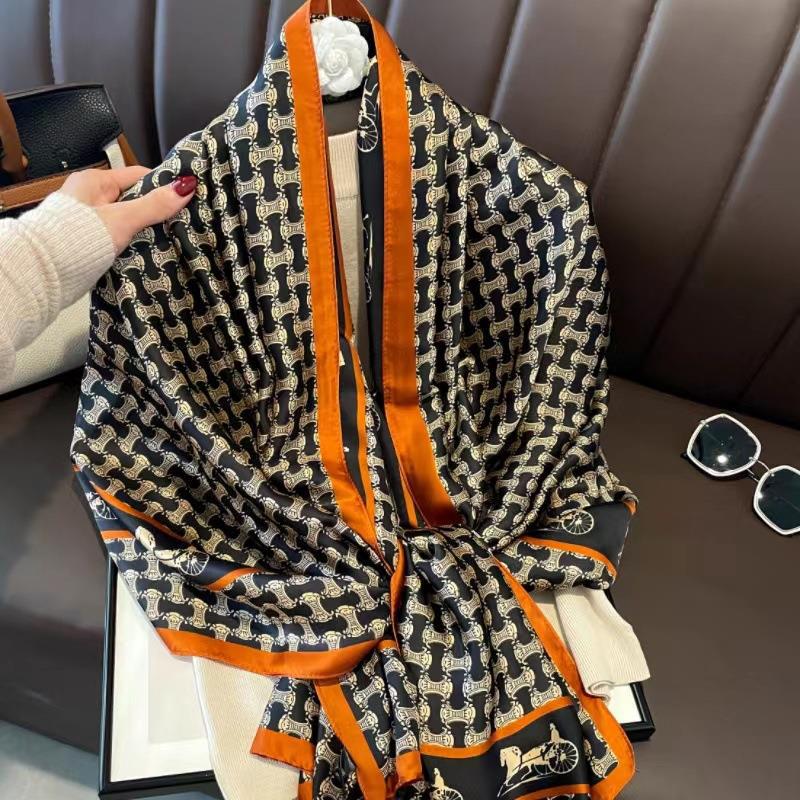 Nuevas letras europeas impresas en piedras preciosas amarillas imitación de seda seda brocado al aire libre con una toalla de playa bufandas de seda para mujeres