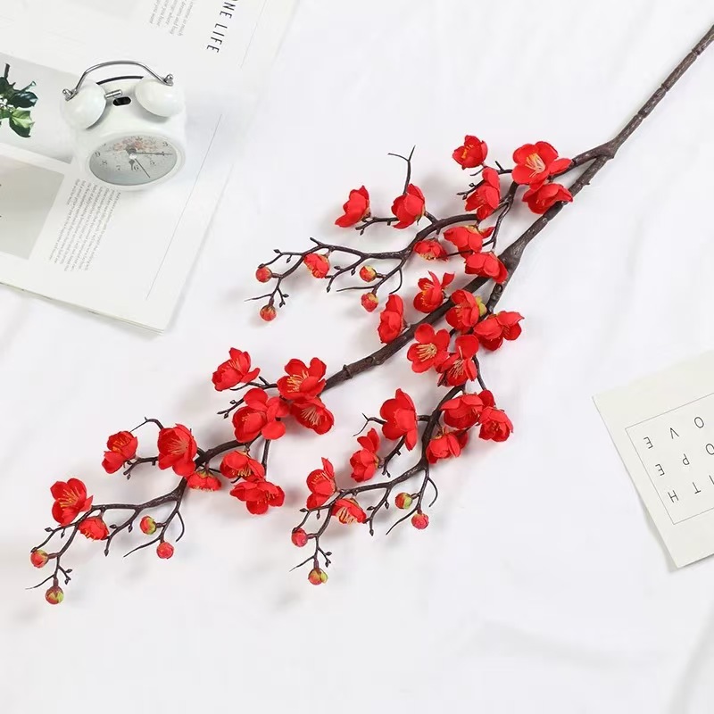 큰 세 갈래 매화 빨간색