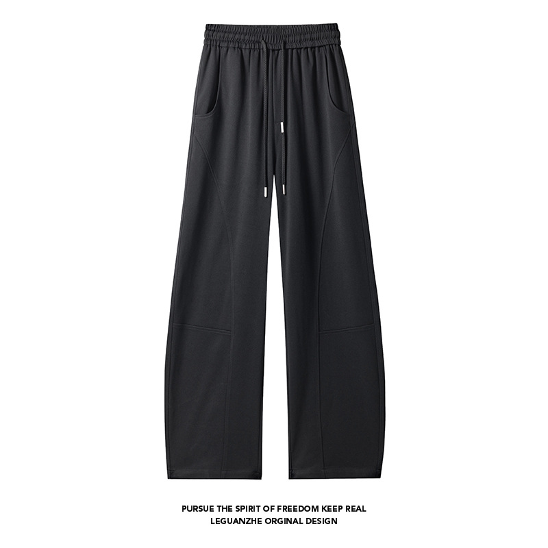 Schwarze Herren-Jogginghose mit diagonalem Schnitt und weitem Bein im sportlichen Herbst-Stil – Design im amerikanischen Retro-Stil_voghion.com