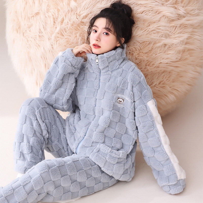 여성을위한 겨울 두꺼운 벨벳 잠옷 산호 벨벳 새로운 2024 겉옷 귀여운 플란넬 후드 양복 가정 의류