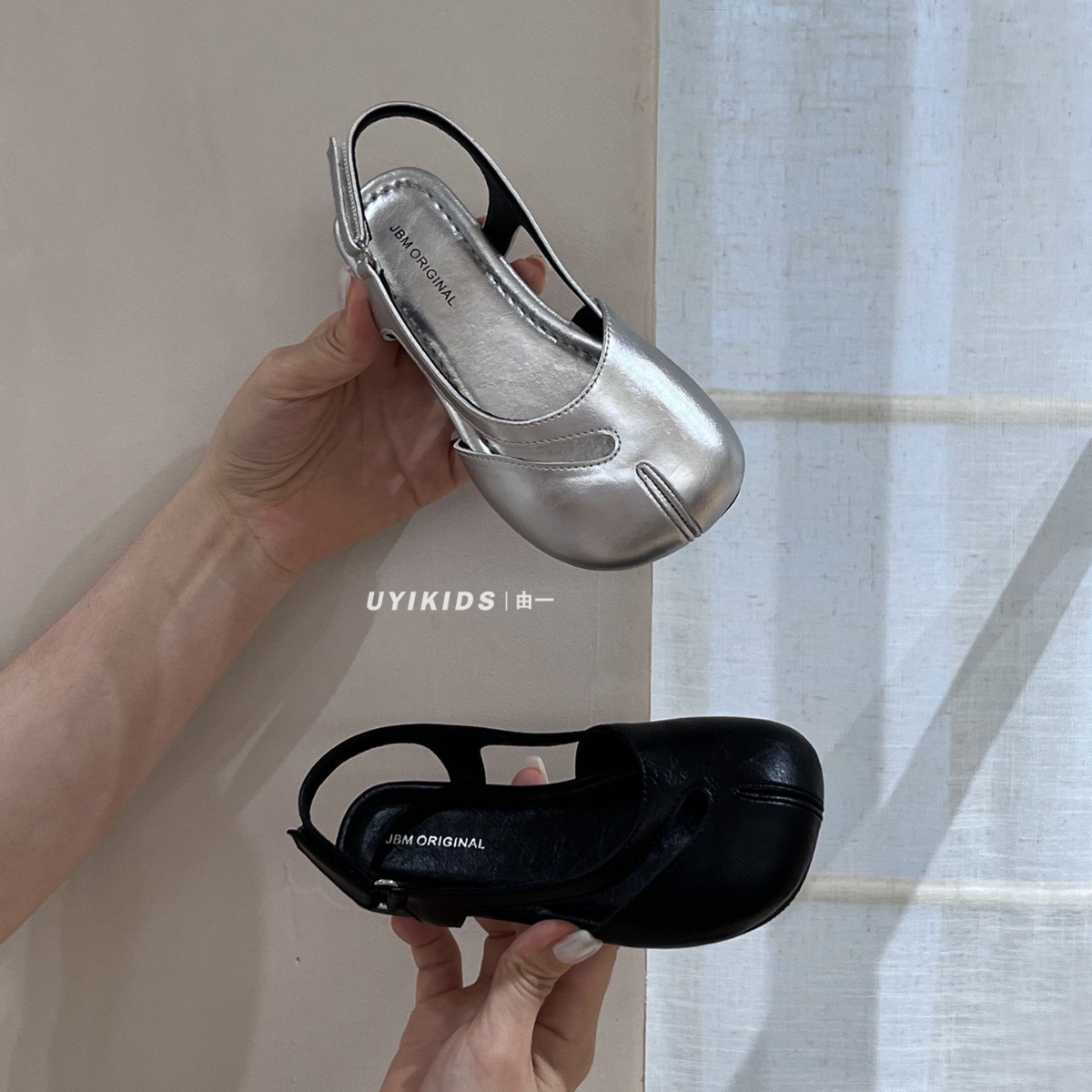 Zapatos casuales de moda de niñas versátiles 2026 verano nuevos niños con sandalias de cabeza hueca de dedos falsos dos sandalias image 5