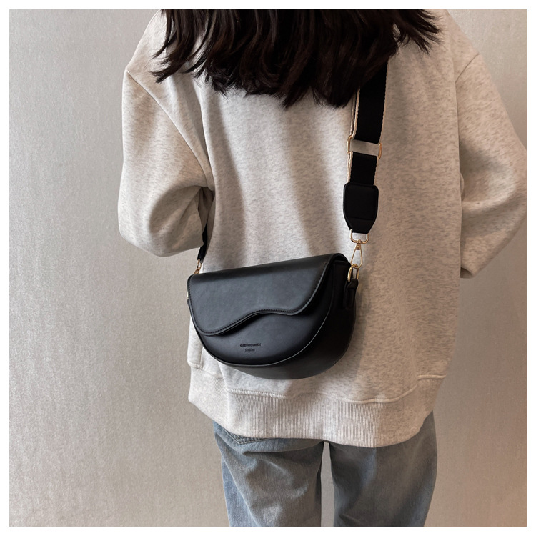 Grenzüberschreitende Damentasche 2024 neue einzelne Schulter Crossbody modische kleine quadratische Tasche Internet berühmte breite Schultergurt Live-Übertragung Schulter b_voghion.com