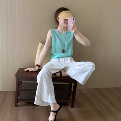 2025夏の新型韓国系の薄いニットのノースリーブのベストのベストのベストの上着の女性はカジュアルなワイドパンツの女性を合わせます。