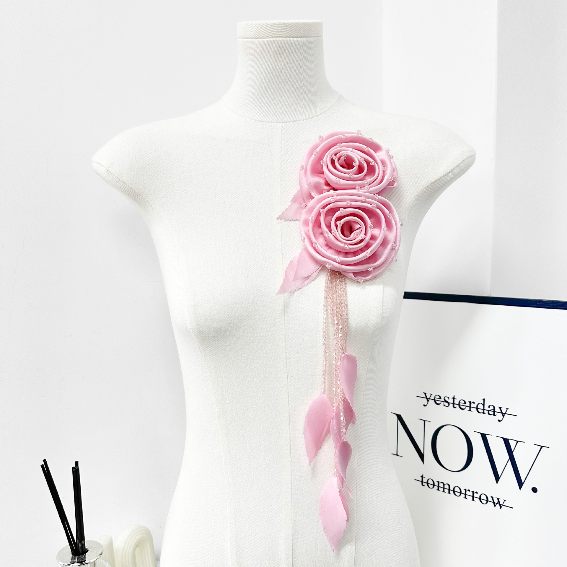 Crystal hecho a mano rosa negra y blanca pectoral vestido de boda accesorios DIY con pines accesorios decorativos decoración decal desmontables image 9