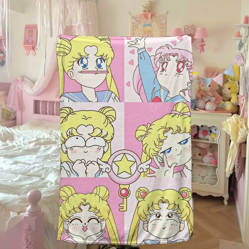 Фланелевая мультяшная стеганая подушка? Wait duvet is comforter. In English: Flannel cartoon duvet, Sailor Moon. So: Фланелевое мультяшное одеяло, Сейлор Мун.