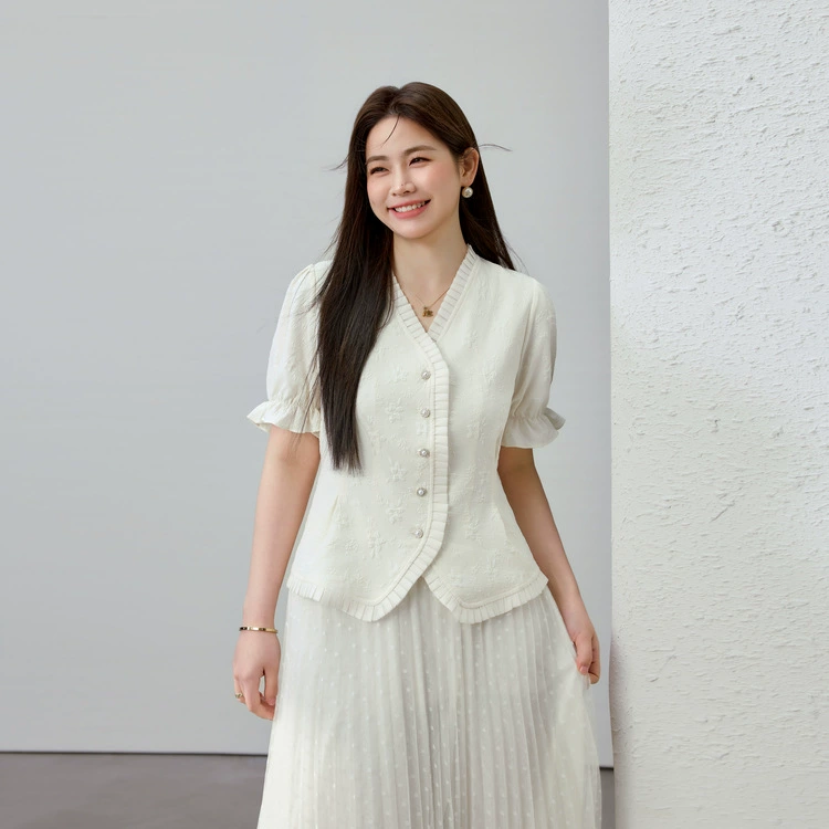 [Нежная элегантная и универсальная плиссированная кружевная рубашка с v-образным вырезом] Тонкая и красивая женская одежда больших размеров, толстая мм, лето 2025, новый стиль