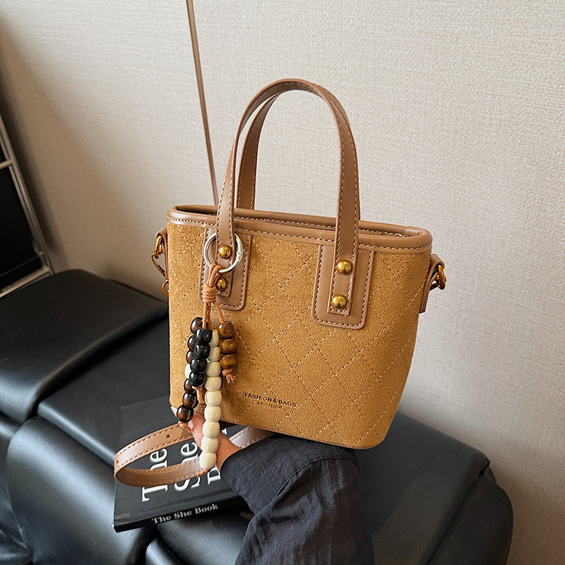 Nicho coreano Jeong seda bolso de balde de peluche mujeres otoño / invierno 2025 nuevo estilo versátil bolso de hombro bolso de alta calidad