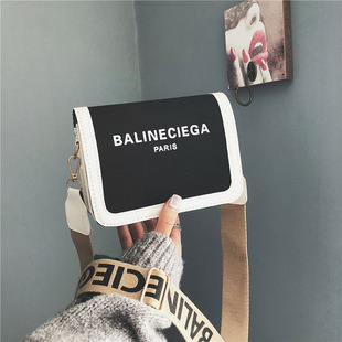 Bags for women 2024 autumn new small square bag fashionable wide shoulder strap shoulder bag women's versatile crossbody bag simple small square bag