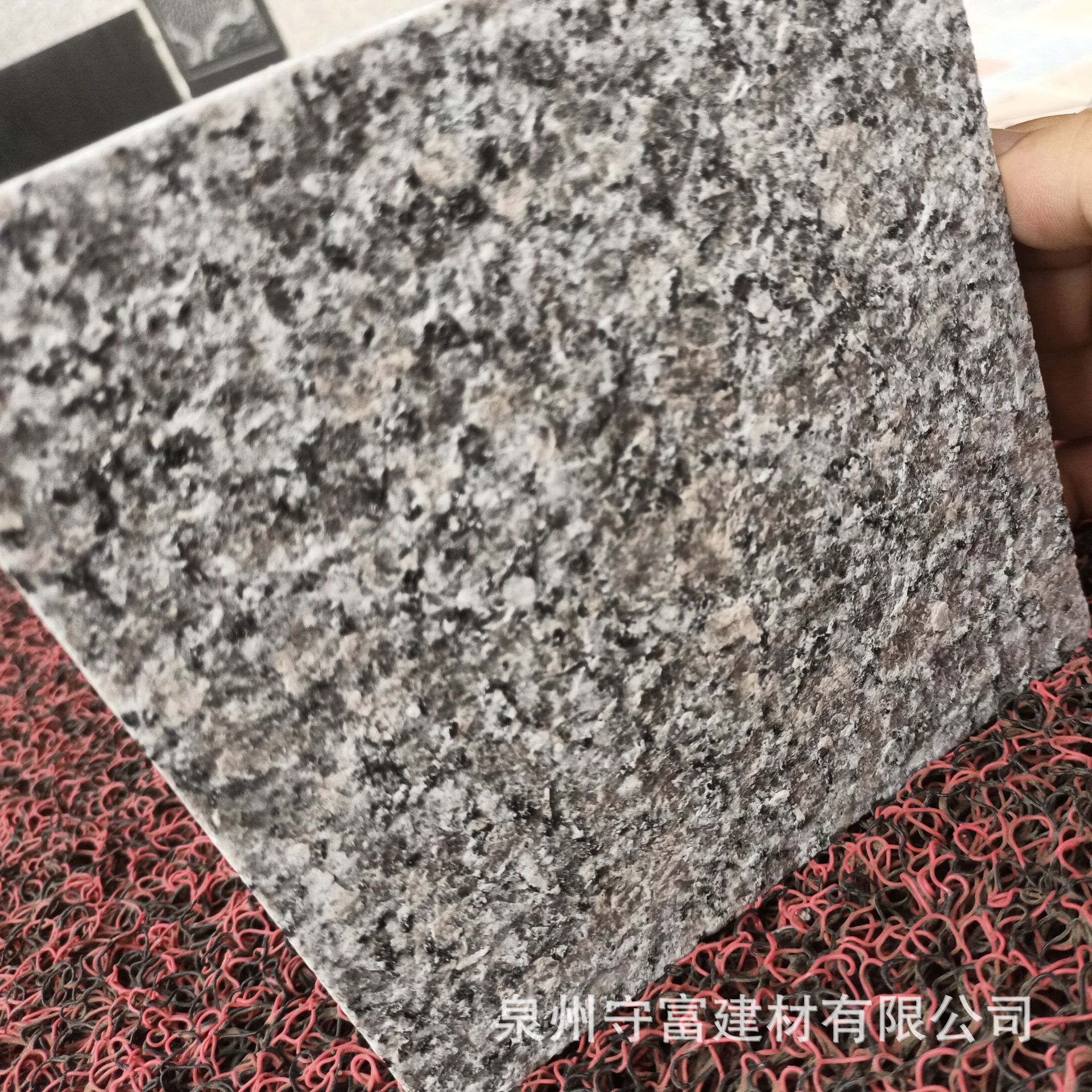 定制芝麻灰火烧板火烧石 花岗岩板花岗石灰麻 路沿石路缘加工-阿里巴巴
