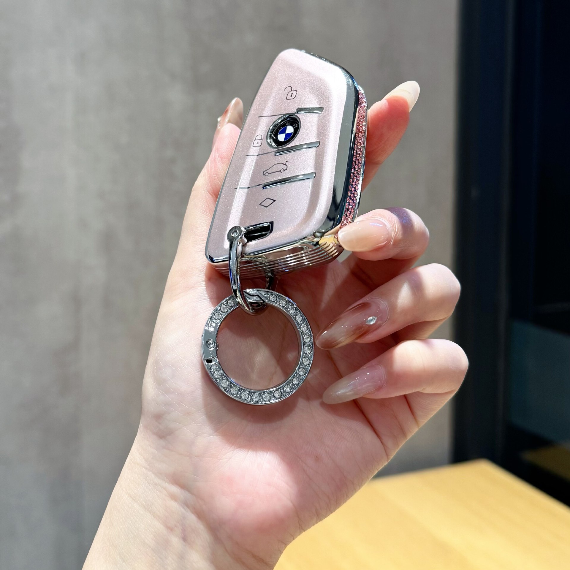 Suitable for BMW key cases, new 3 Series 330li, 5 Series 530li, X1, X2, X3, X4, X5, blade-style women's key case