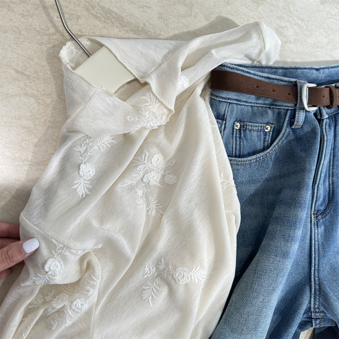 Three-Dimensional Heavy Embroidery Lace Bottoming Shirt, Gentle Elegant, Layered with Piles of Half-High Collar Wavy Edge Tops for Autumn