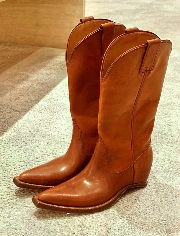 High-quality leather women's boots, high-top dark western cowboy boots, pointed-toe mid-calf motorcycle boots, flat-heeled women's boots, riding boots, combat boots High-quality leather women's boots, high-top dark western cowboy boots, pointed-toe mid-calf motorcycle boots, flat-heeled women's boots, riding boots, combat boots