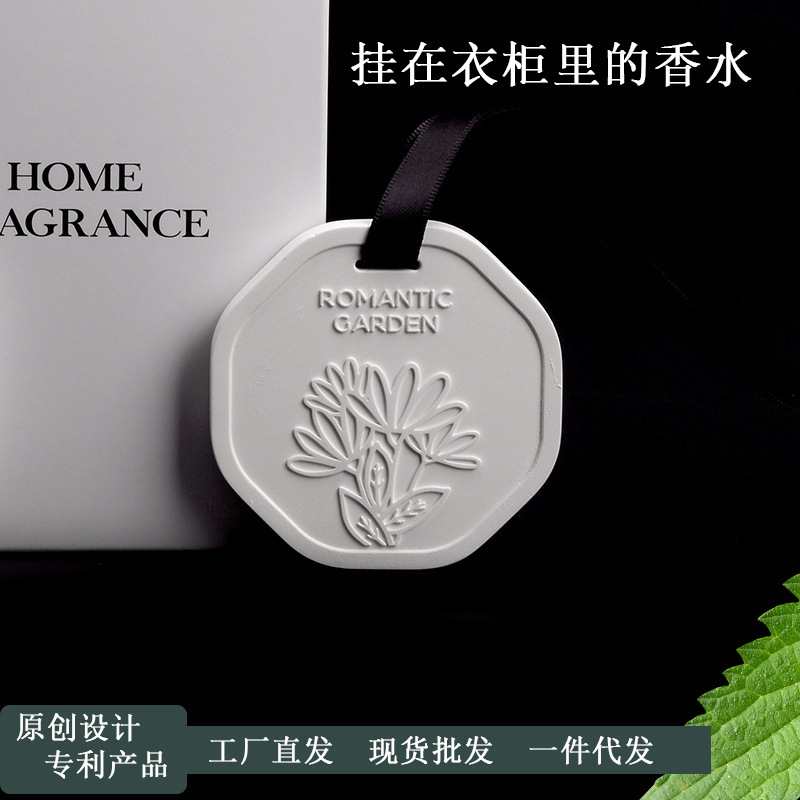 卸売りツバキの花の家庭用の箪笥の香薫は切れを掛けて持続的に香の石膏の香片の空気の清新な香薫のペンダントを残します。|undefined