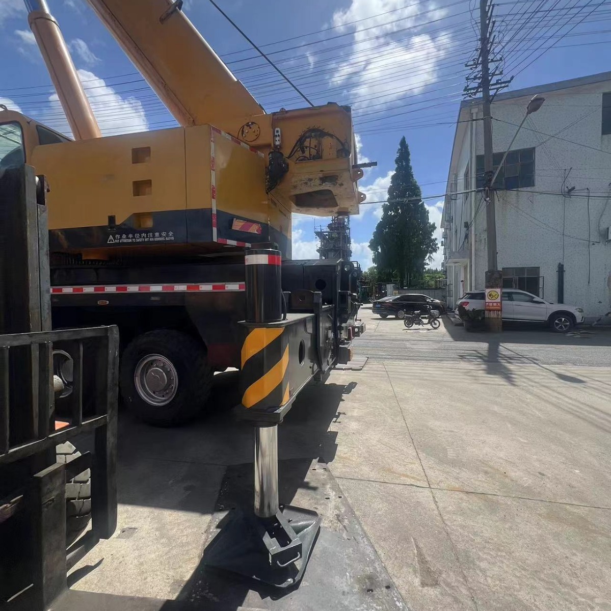 徐工xugong130吨吊车热卖畅销重型起重机