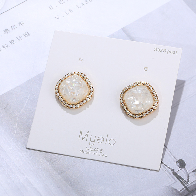 2022 New Korean Dongdaemun Simple Square Earrings Shell Fragment Vintage Earrings display picture 4