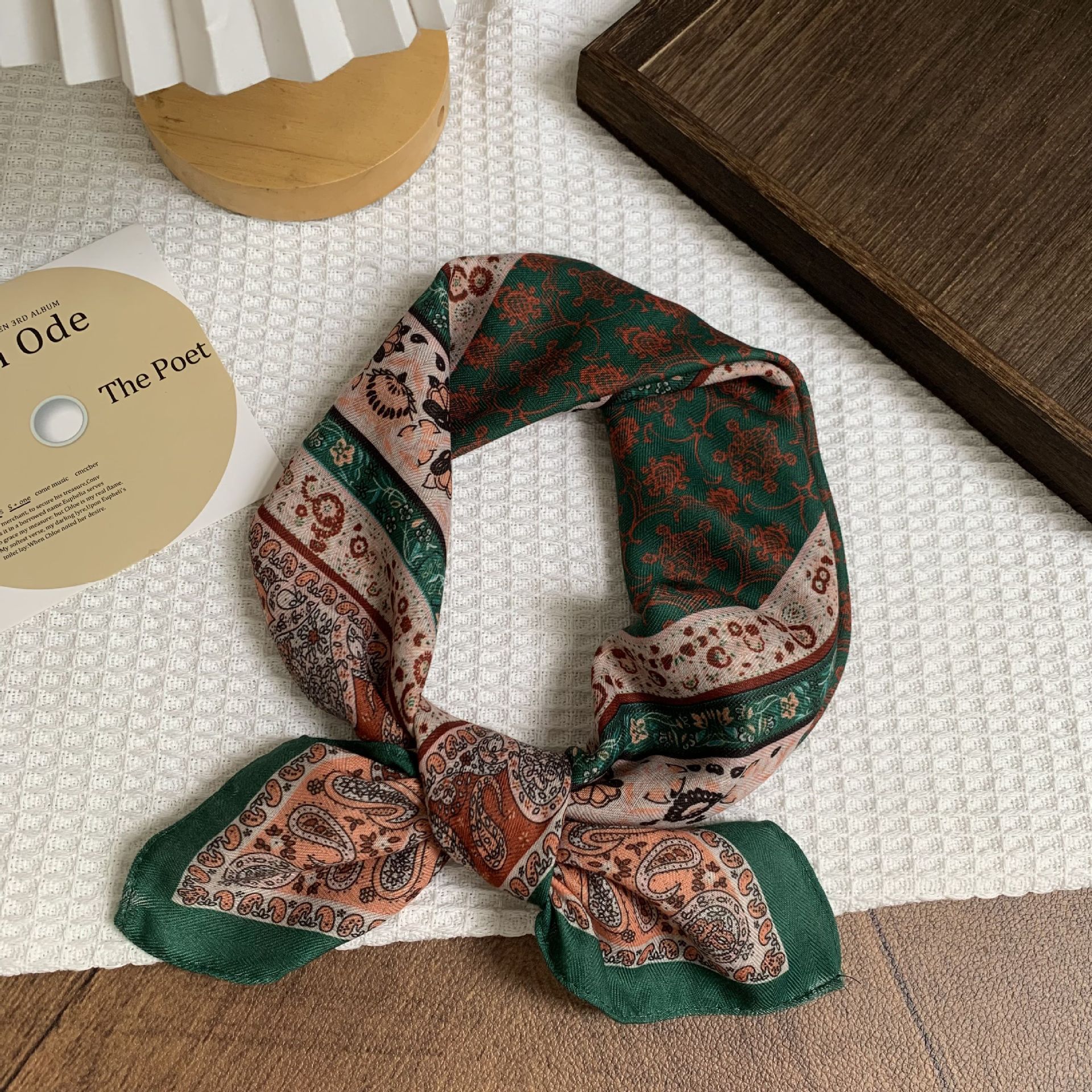 Pañuelo de seda de algodón y lino, bufanda cuadrada grande, estilo de verano de alta gama, estilo de todo fósforo literario, estilo étnico retro, bufanda de flores de anacardo, chal femenino