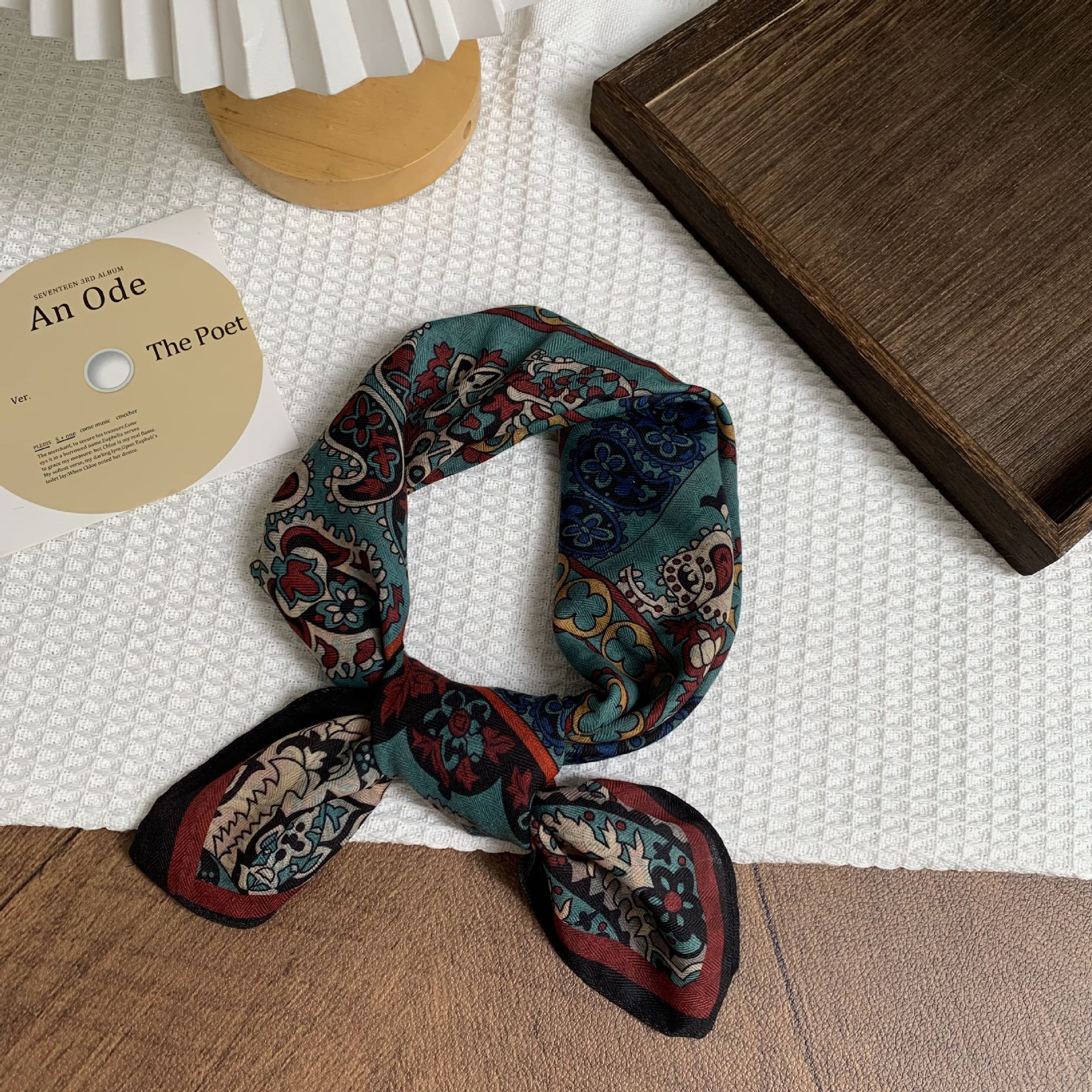 Pañuelo de seda de algodón y lino, bufanda cuadrada grande, estilo de verano de alta gama, estilo de todo fósforo literario, estilo étnico retro, bufanda de flores de anacardo, chal femenino