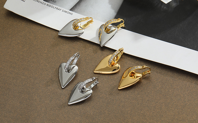 23g Weight Zircon Inlay Material Retro Heart Shape Copper Inlay Zircon Dangling Earrings 1 Pair