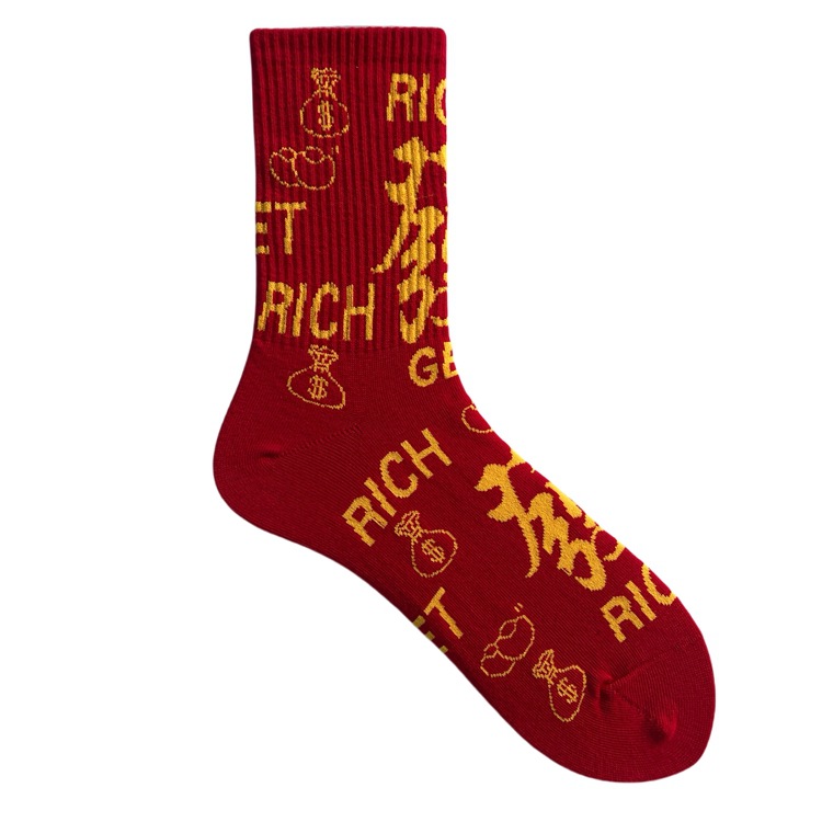 Red socks men's and women's mid-barrel fashion brand European and American street letters personality hip hop skateboard cute college style cotton socks