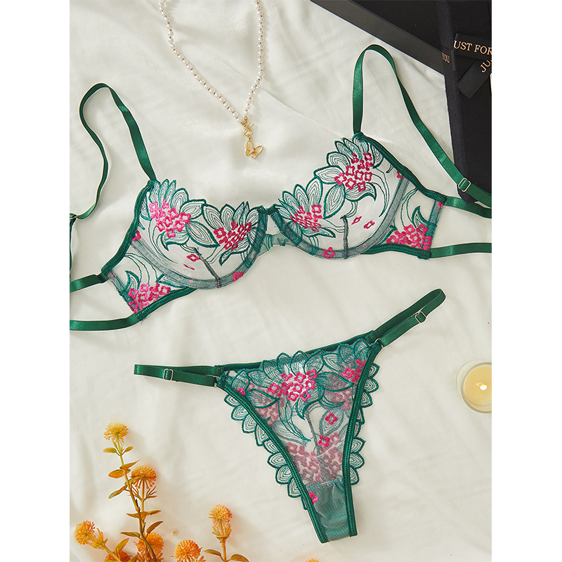 Completo intimo donna in pizzo reggiseno e slip sexy_voghion.com