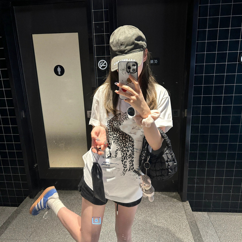 Plus-size American-style leopard print pure cotton oversized short-sleeve white t-shirt for women, new summer design, niche Korean-style top Plus-size American-style leopard print pure cotton oversized short-sleeve white t-shirt for women, new summer design, niche Korean-style top