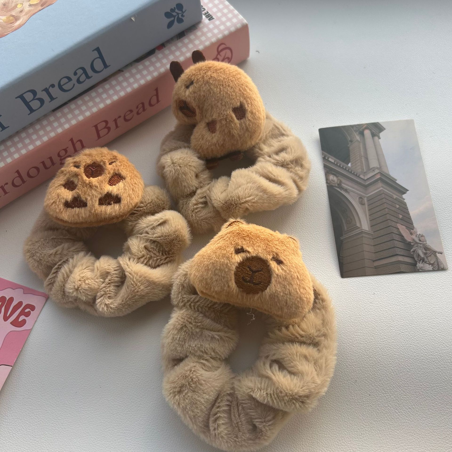 Otoño y invierno Capibara pelúcia anillo de cabello nuevo Dolphin encantador cuerdas de cabello suaves color curry anillo de intestino grande