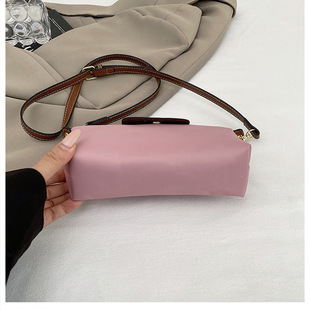 �羳С�����r��ͨ��Ҹ�°�С���OӋ��Ů���ٴ�