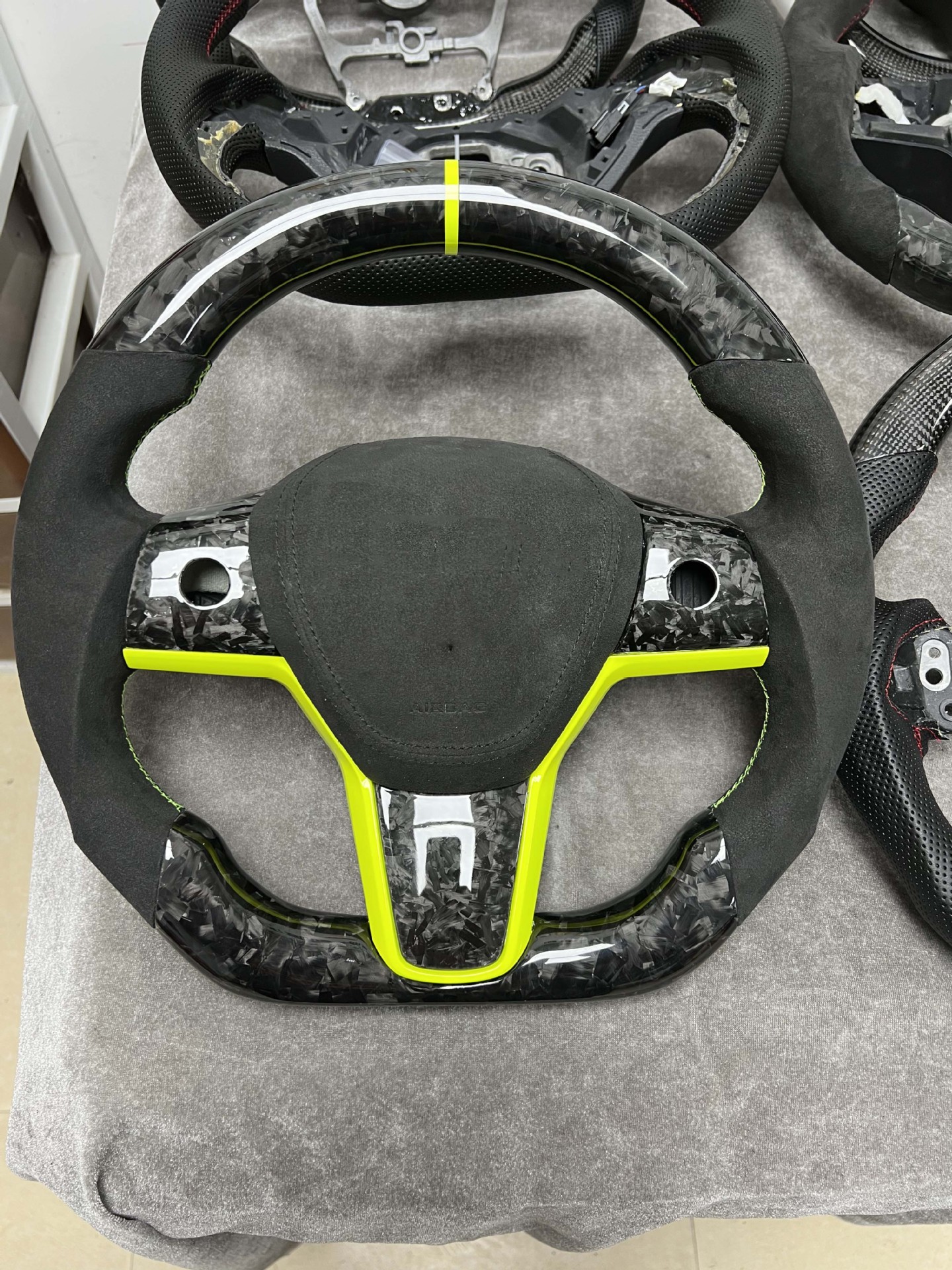 Carbon fiber car steering wheel modification, a cross-border bestseller, suitable for all Tesla Model S series steering wheels