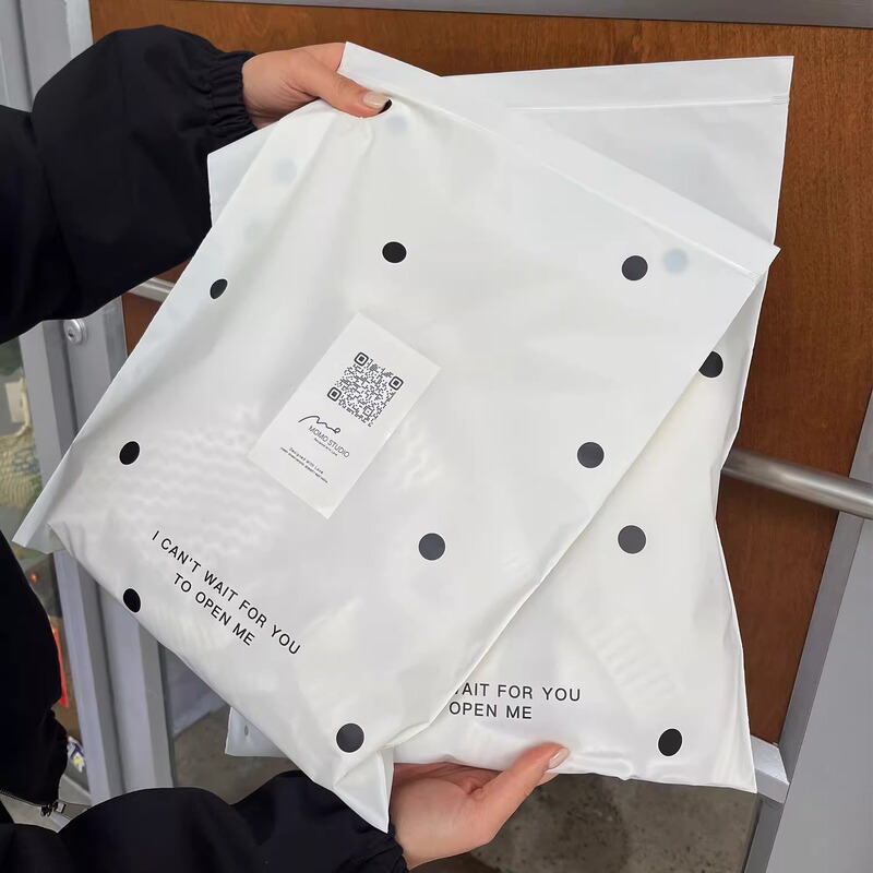 New clothing store self-sealing bag women's clothing underwear packaging plastic belt shopping portable wholesale packaging bag