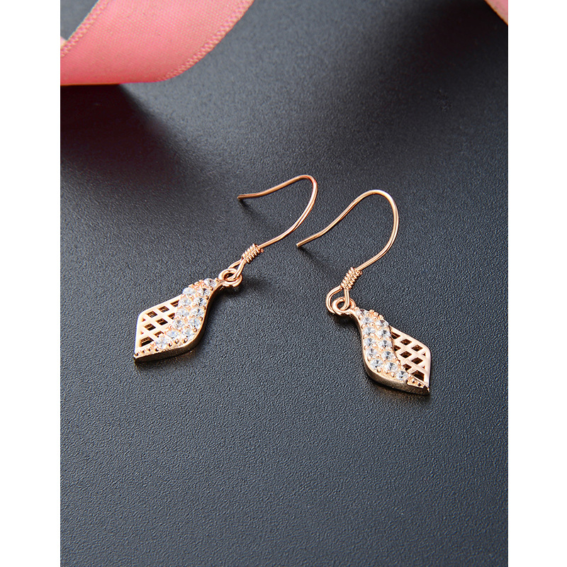 Pendientes incrustados en diamantes en forma de diamante para mujer 925 nicho de plata esterlina de alto grado 2024 nuevos pendientes largos y elegantes con gancho para la oreja