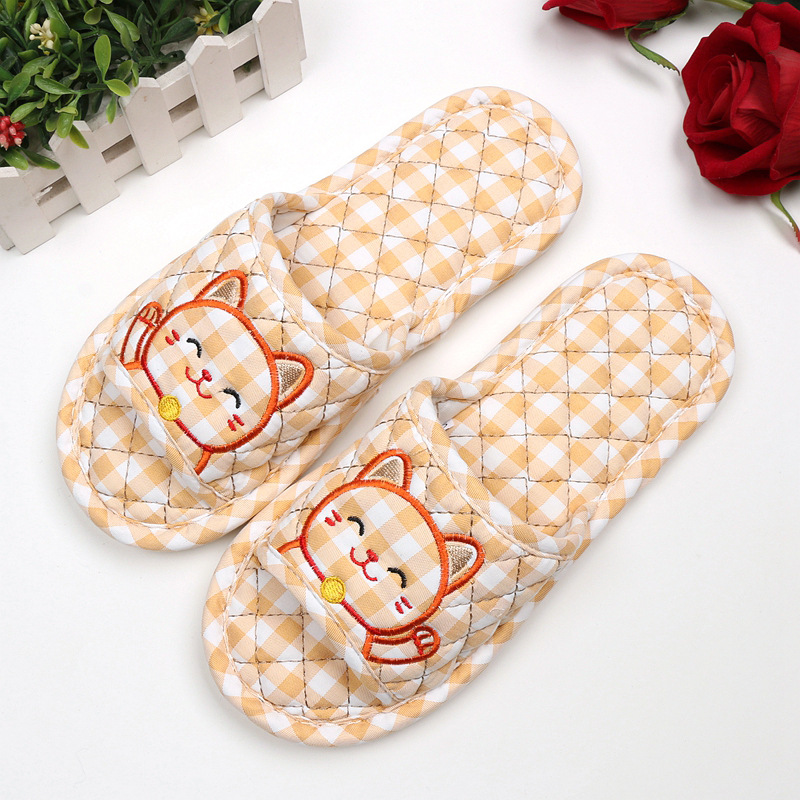 복을 불러오는 노란색 마네키네코