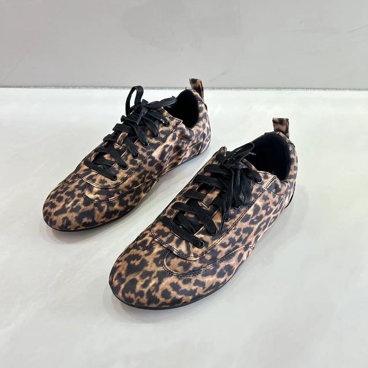 2024 new autumn leopard print retro round toe lace-up low-cut flat…