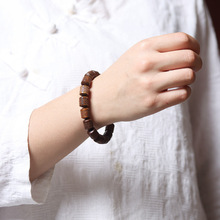 ��Ȼ�ڻ���ľ������������ִ����Ԃ��������Ů��������S�����l