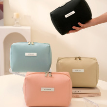 新款手拿化妆包外出便携随身化妆品收纳包简约高颜值洗漱包批发