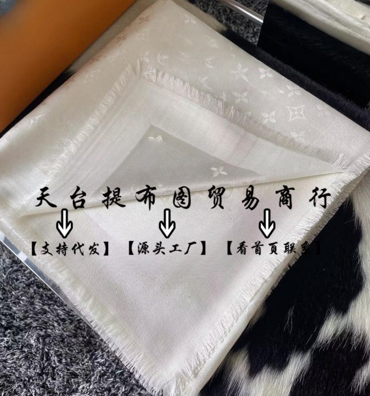 羊毛真丝方巾女中薄款四季佩戴棕色保暖款女空调披肩围巾沙滩度假|undefined