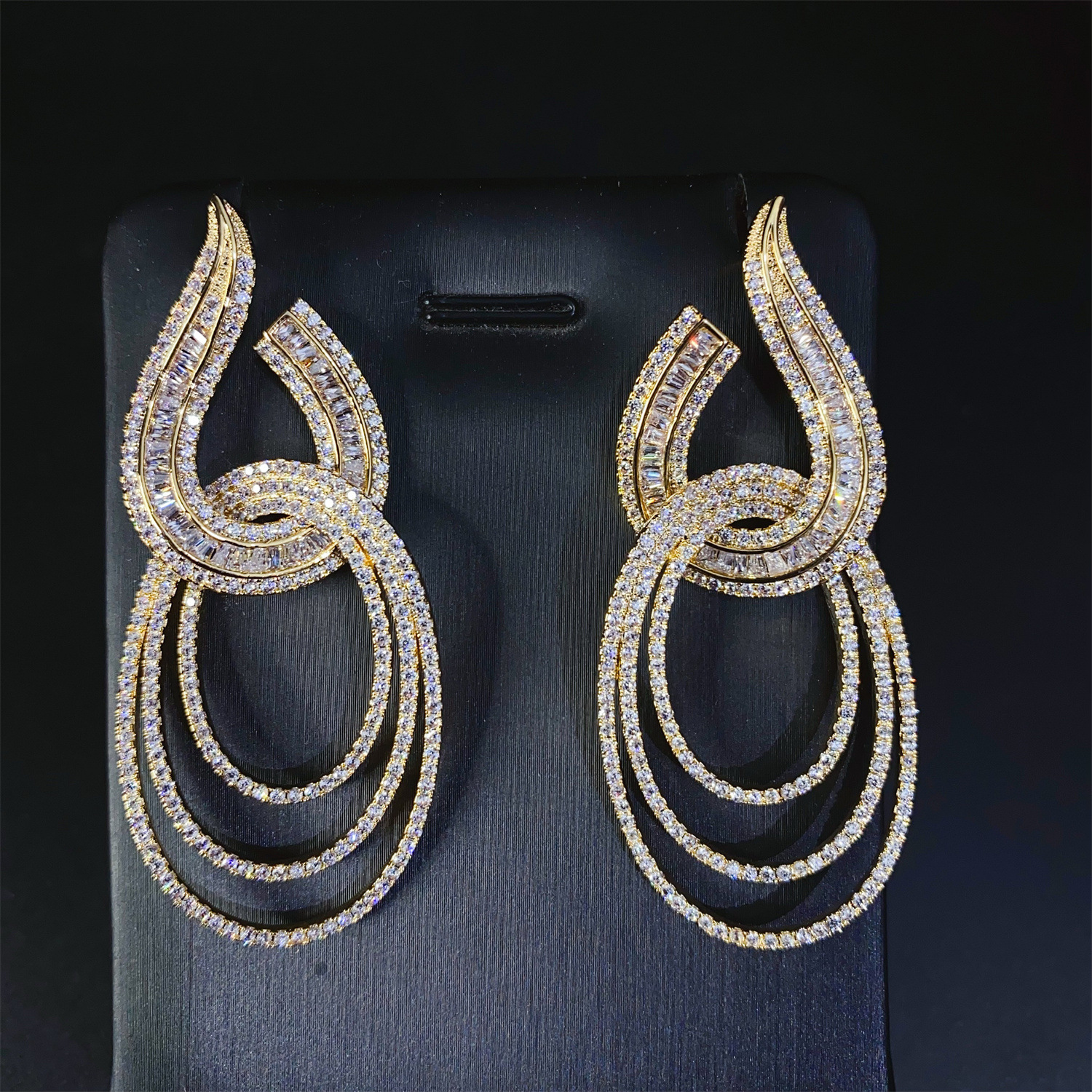 Geometric elegant classic shiny earrings
