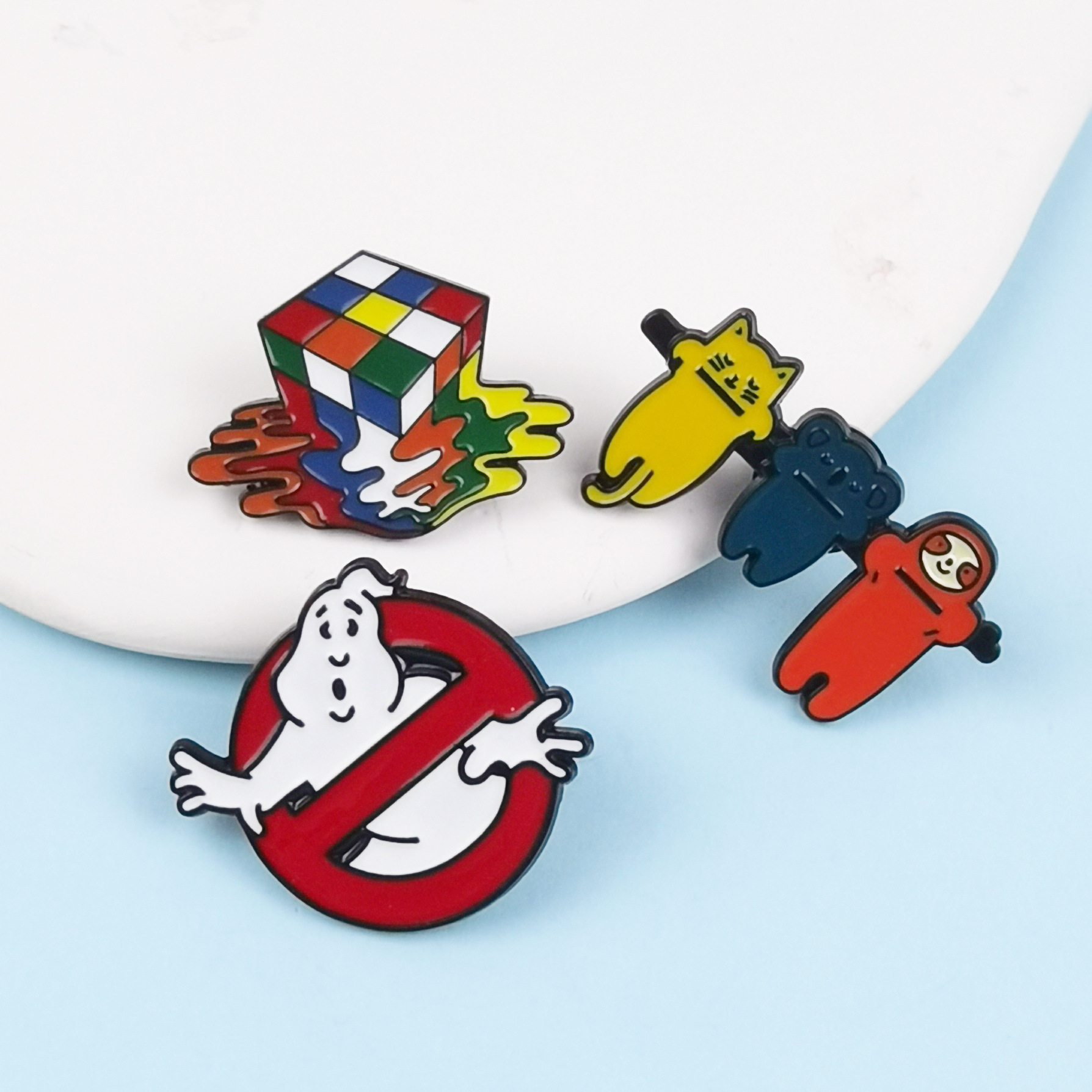 Broche de modelado geométrico creativo Cubo de Rubik, hombre de dibujos animados, aleación para hombres y mujeres, hebilla de alfiler, accesorios de moda personalizados, insignia