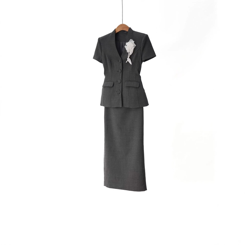 [Same Style as in the Mall] S*P 26 Spring New Style Gray Mixed Color Dress with Detachable Floral Pin Decoration, Mid-Length Dress