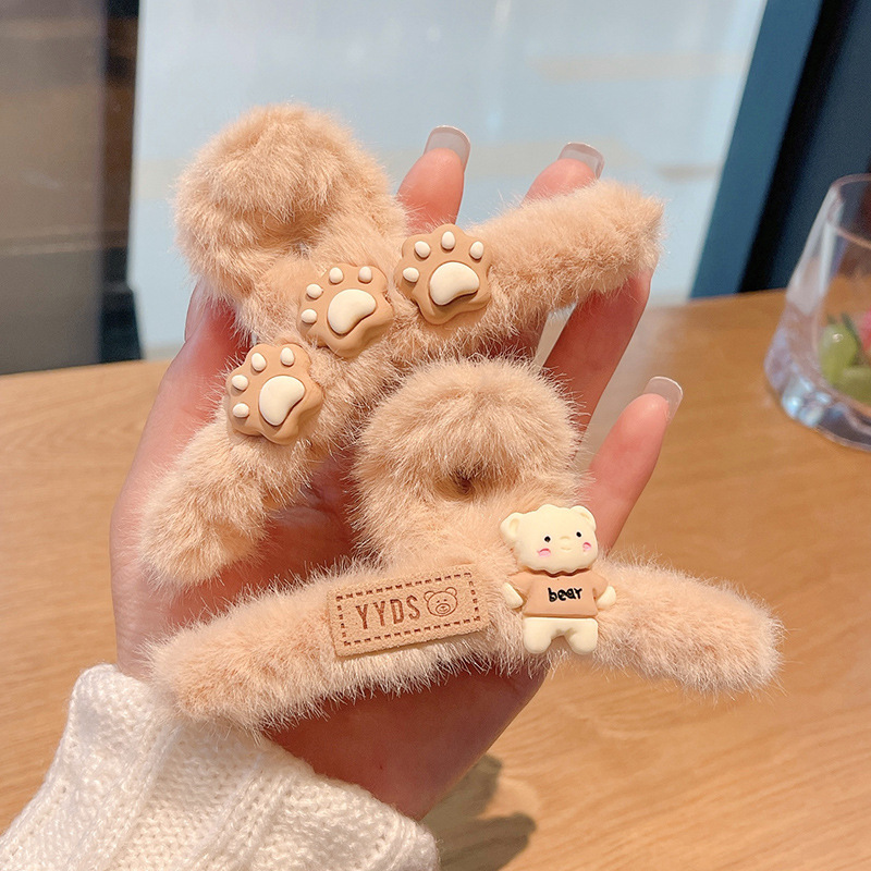 demi-season plush crab pin