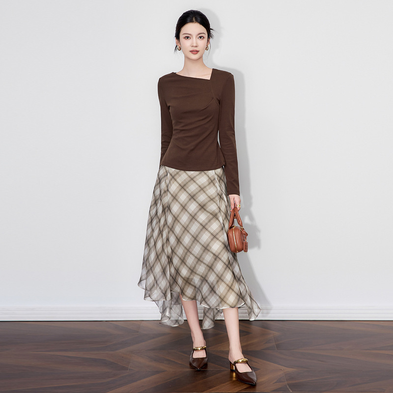 2511108-Designed with a Sense of Style, One-Shoulder Slim-Fit Knit Top + Plaid Print Skirt Two-Piece Set for Women, Autumn Style, Nanyou