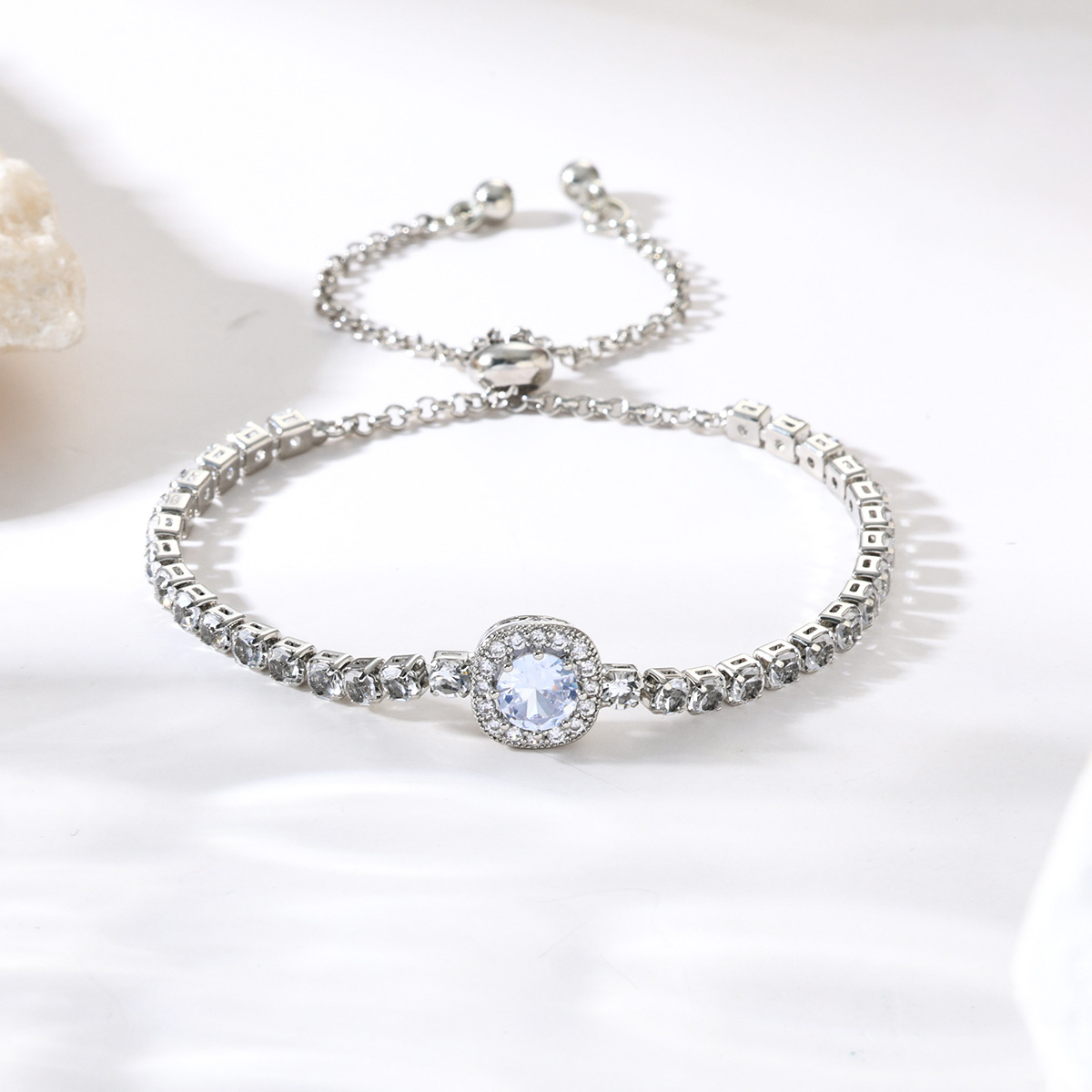 Pulsera de Zirconia en Forma de Corazón en Oro Rosa, Nueva Moda Más Vendida de Longhe, Pulsera Sencilla de Aleación con Incrustaciones de Diamantes para Mujer