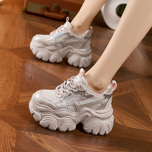 ����ϵ�ЬŮ2025�����¿�W��С���Ӄ�����ŮЬ�ٴ��\�����eЬ��