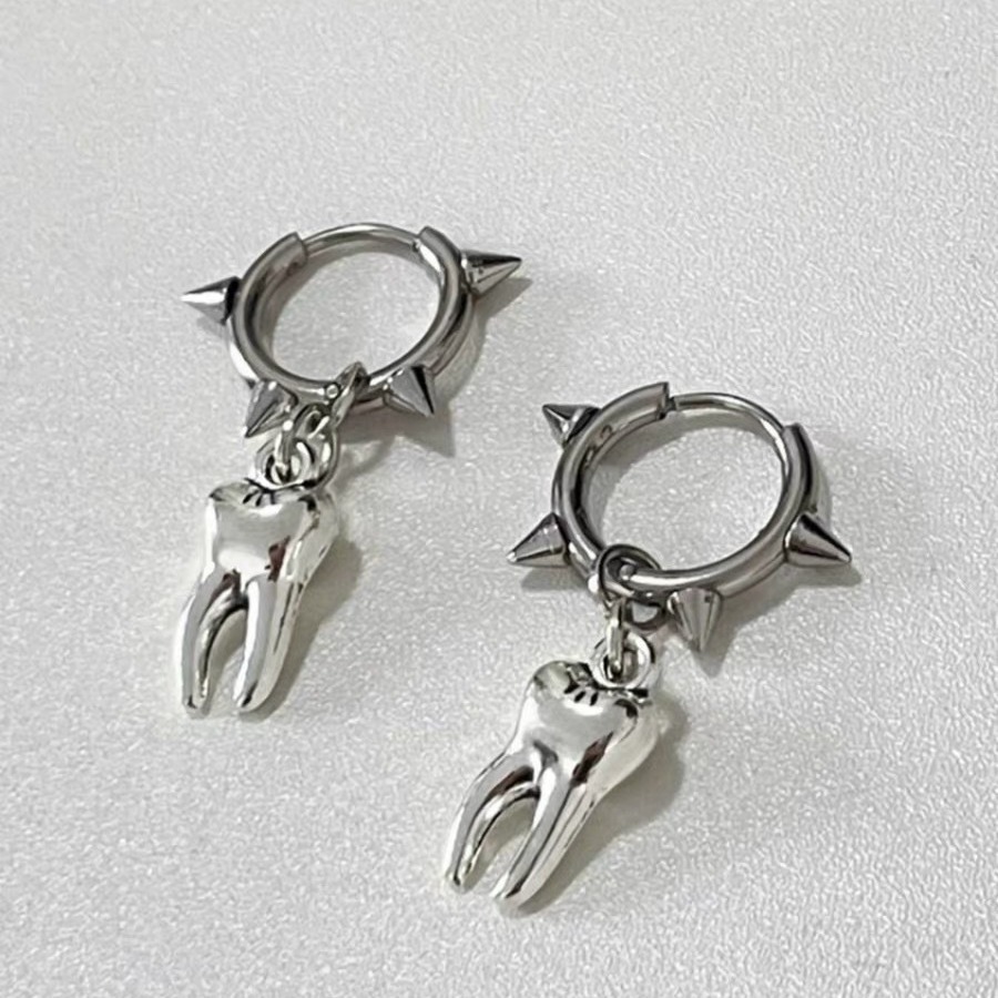 Small deciduous dark goth teeth willow nail earrings ear buckle retro y2k hot girl sweet cool niche ins subculture