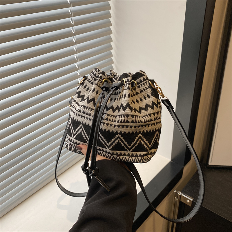 2026 Personalized Casual Trendy Single-Shoulder Ethnic Style Drawstring Bucket Bag for Women Retro Lulu Crossbody Bag 2026 Personalized Casual Trendy Single-Shoulder Ethnic Style Drawstring Bucket Bag for Women Retro Lulu Crossbody Bag