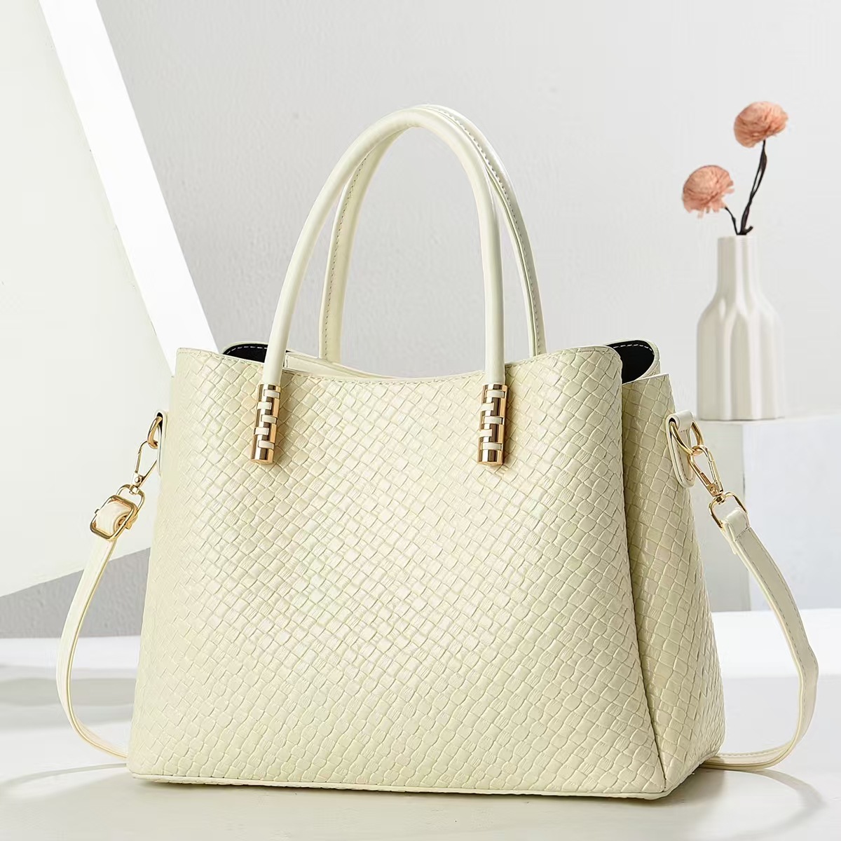 2025 primavera nueva moda todo-fósforo retro de alta gama sentido nicho de gran capacidad mensajero de un solo hombro bolso femenino Tote image 4