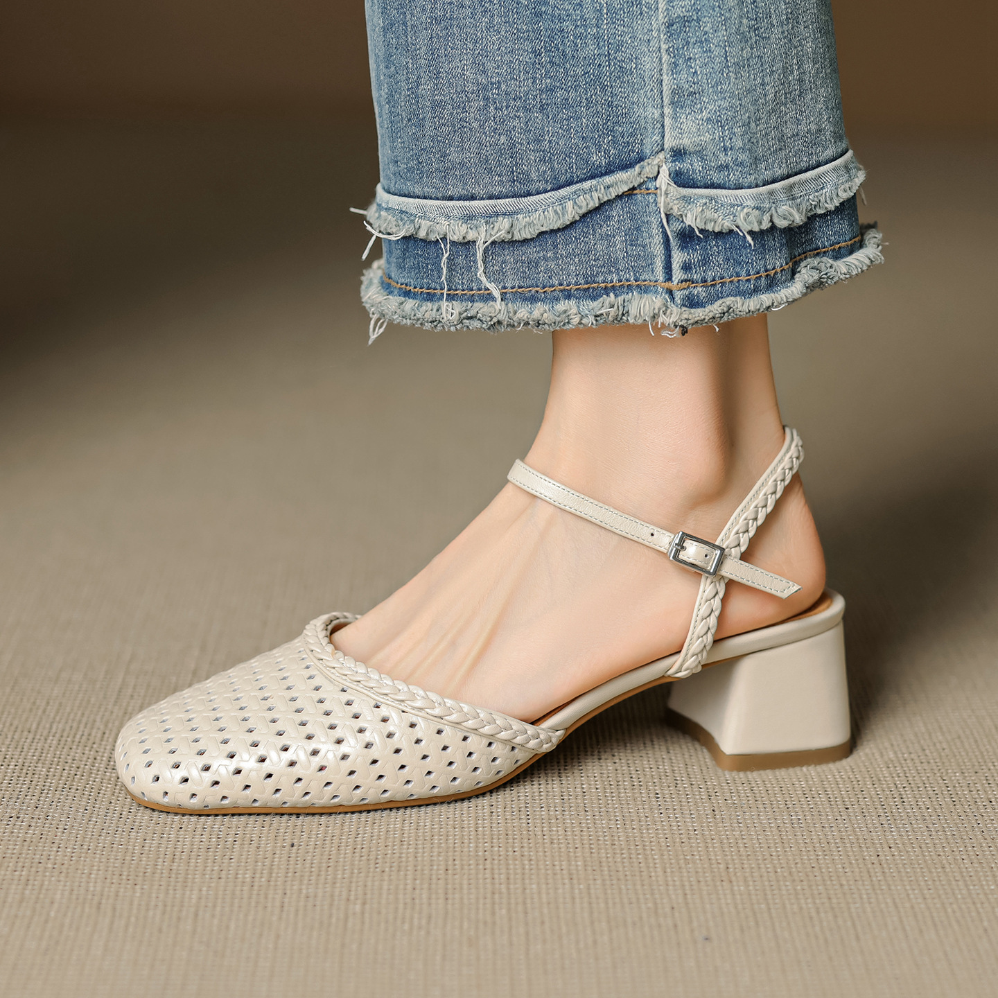 Giày sandal cao gót nữ quai ngang mũi tròn da bò, gót 5 cm — đen