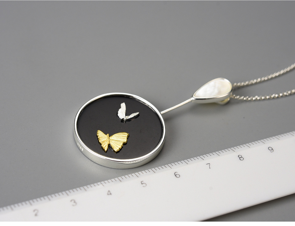 Wholesale Chinoiserie Elegant Water Droplets Butterfly Sterling Silver Inlay Agate Shell Pendant Necklace display picture 4