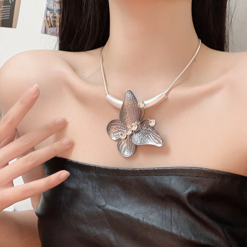 Simple Style Butterfly Alloy Wholesale Pendant Necklace display picture 2